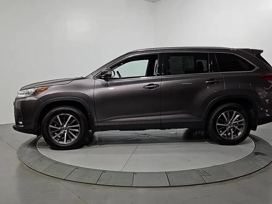 2019 Toyota Highlander XLE photo 1