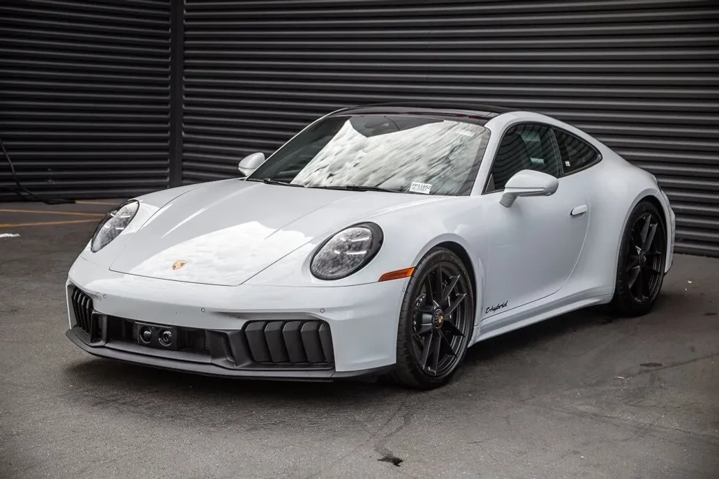 2025 Porsche 911 GTS photo 1