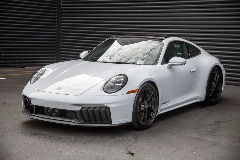 2025 Porsche 911 GTS photo 1