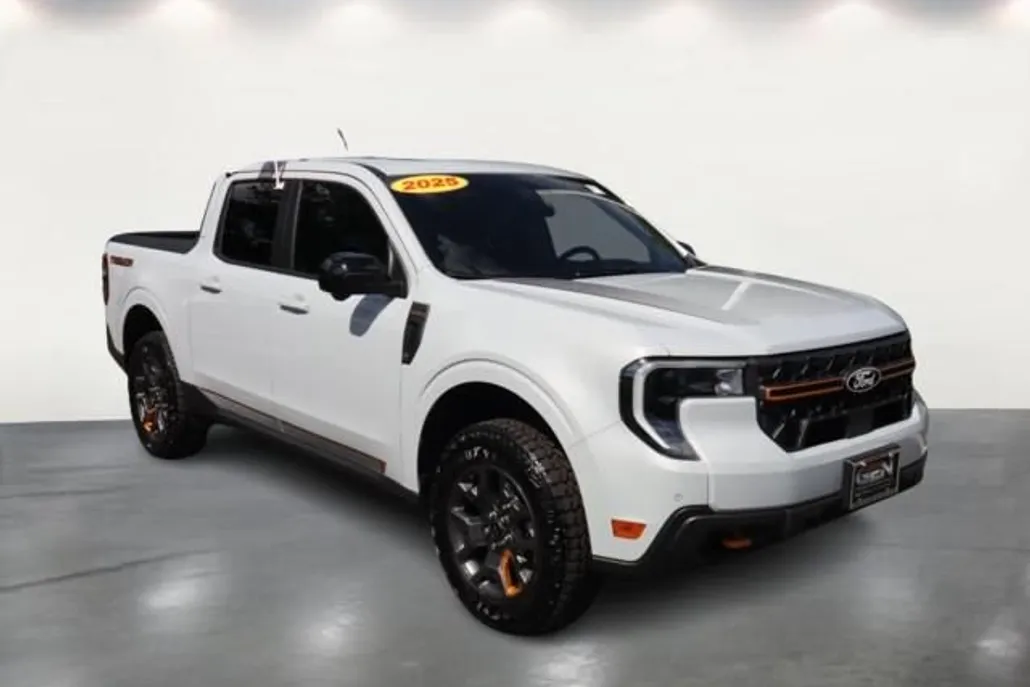 2025 Ford Maverick Tremor photo 1