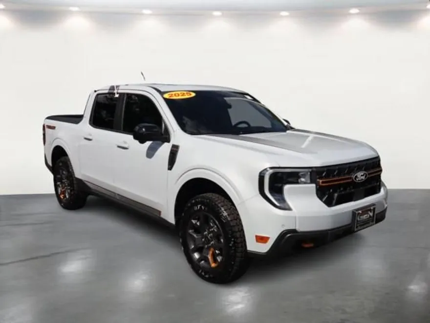 2025 Ford Maverick Tremor photo 1