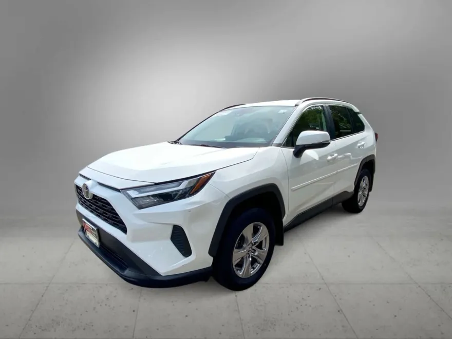 2022 Toyota RAV4 XLE photo 1