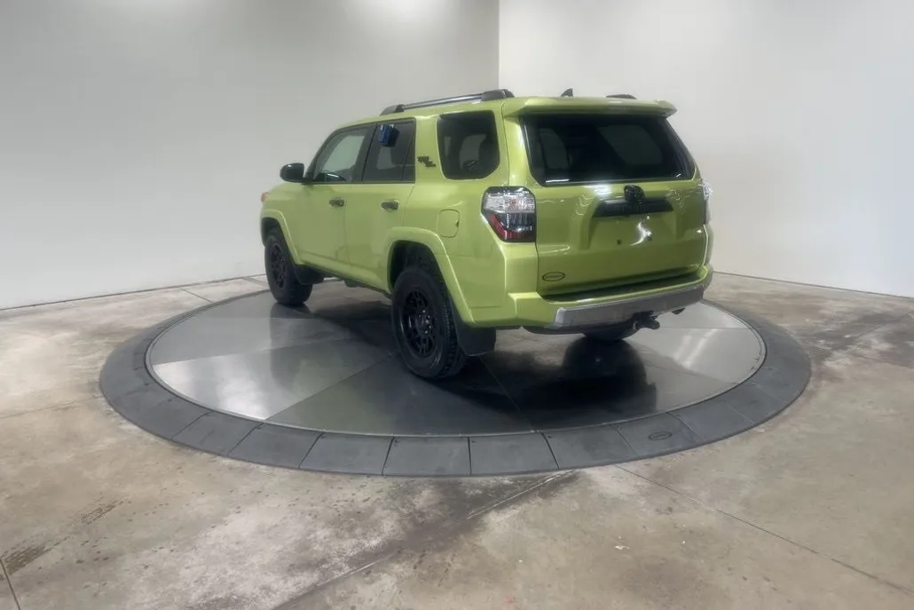 2023 Toyota 4Runner TRD Off-Road photo 1