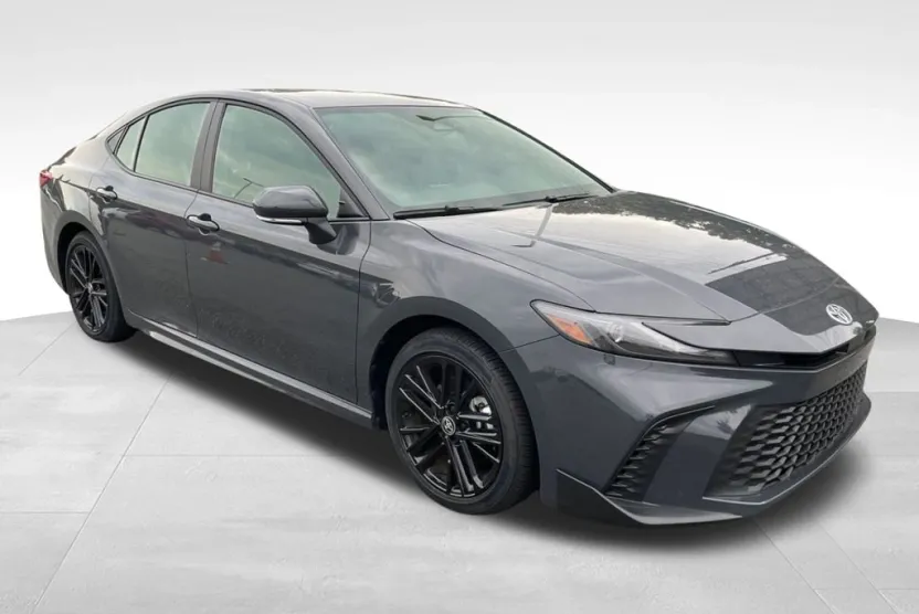 2025 Toyota Camry SE Hybrid photo 1
