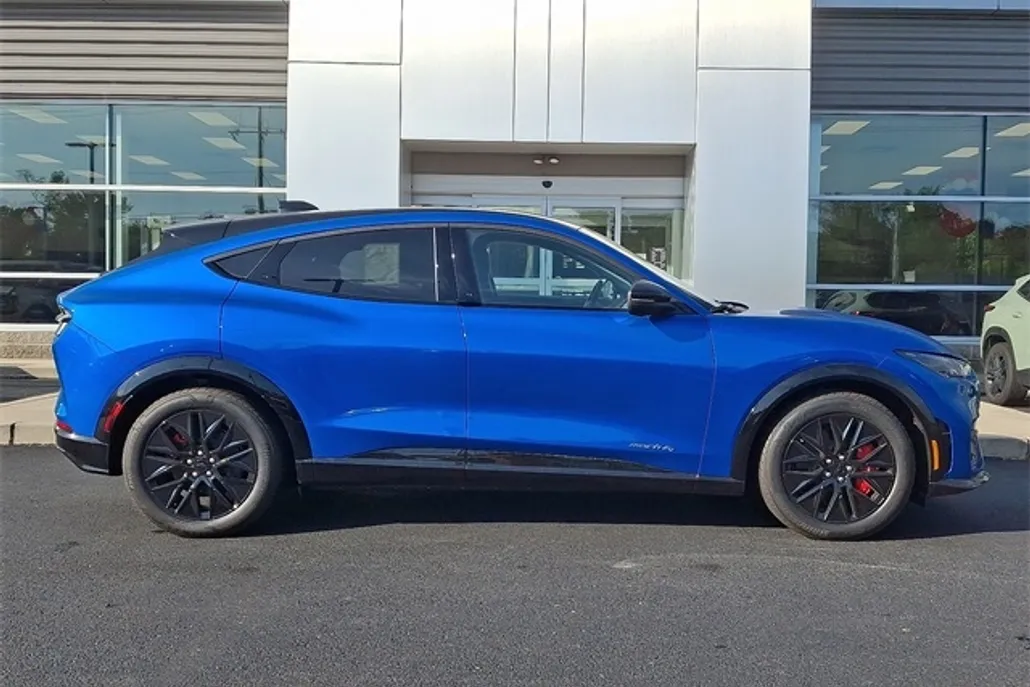 2025 Ford Mustang Mach-E Premium photo 1
