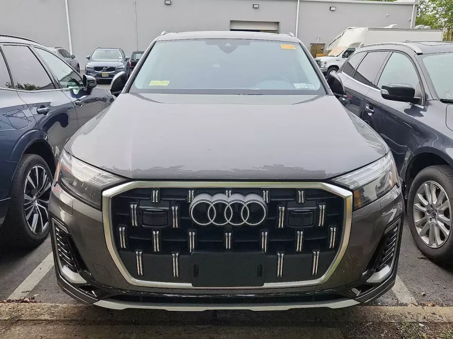 2025 Audi Q7 45 Premium photo 1