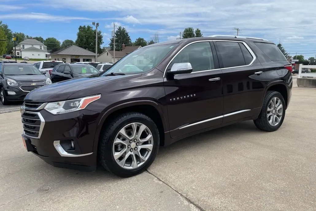 2021 Chevrolet Traverse Premier photo 1