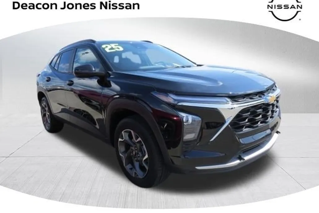 2025 Chevrolet Trax LT photo 1