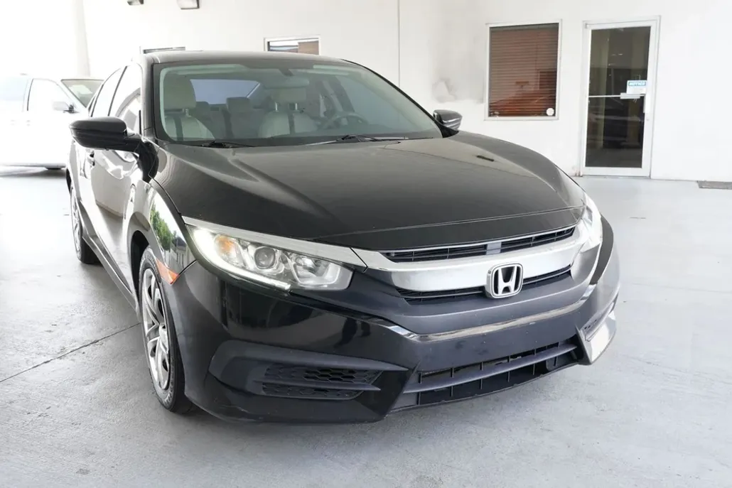 2018 Honda Civic LX photo 1