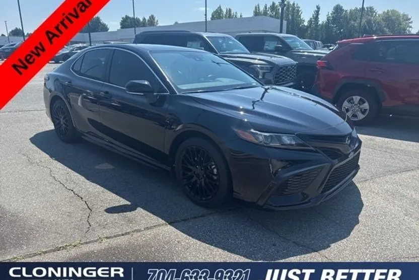 2024 Toyota Camry SE photo 1