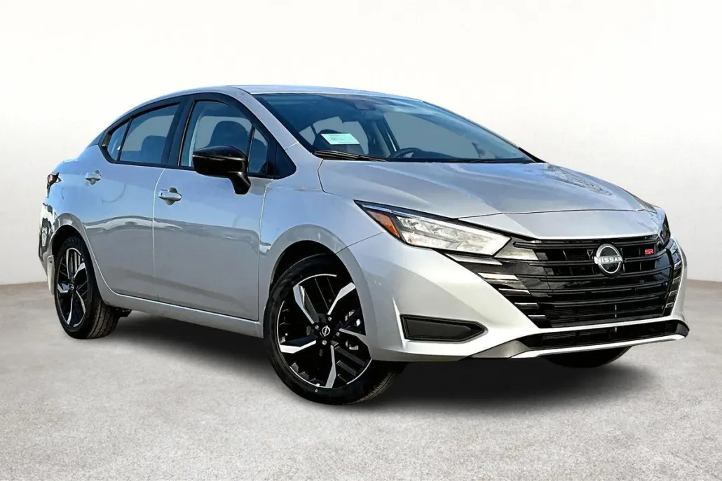 2025 Nissan Versa SR photo 1
