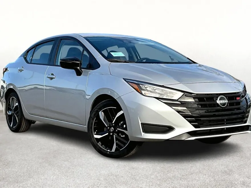 2025 Nissan Versa SR photo 1
