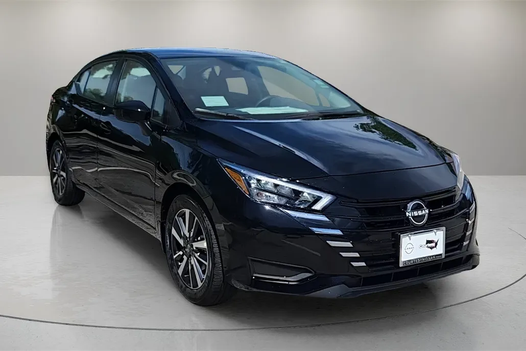 2025 Nissan Versa SV photo 1
