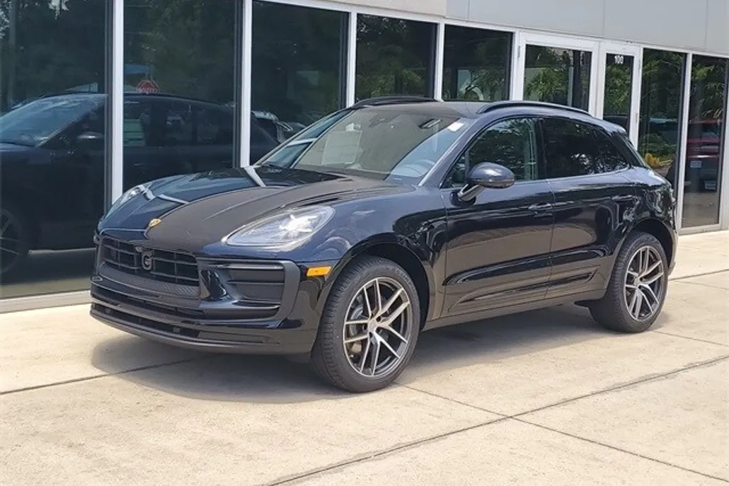 2025 Porsche Macan T photo 1