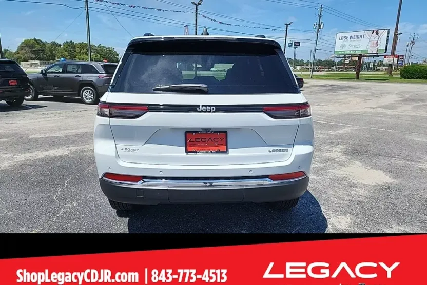 2025 Jeep Cherokee Laredo photo 1