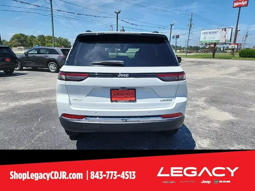 2025 Jeep Cherokee Laredo photo 1