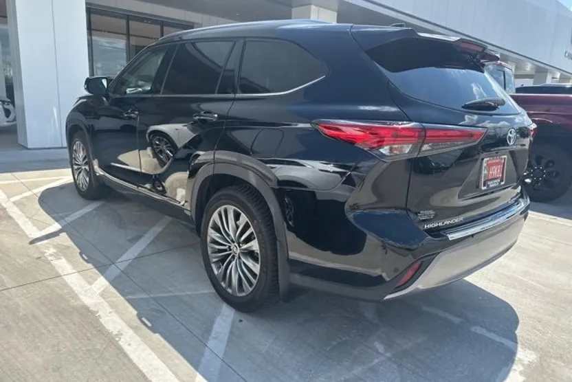2021 Toyota Highlander Platinum photo 1