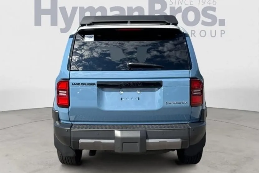 2025 Toyota Highlander Hybrid photo 1
