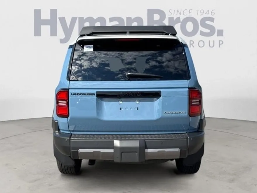 2025 Toyota Highlander Hybrid photo 1
