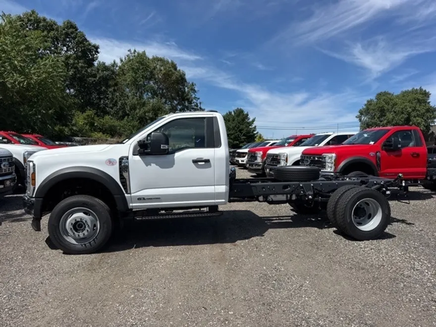 2025 Ford F-600 photo 1