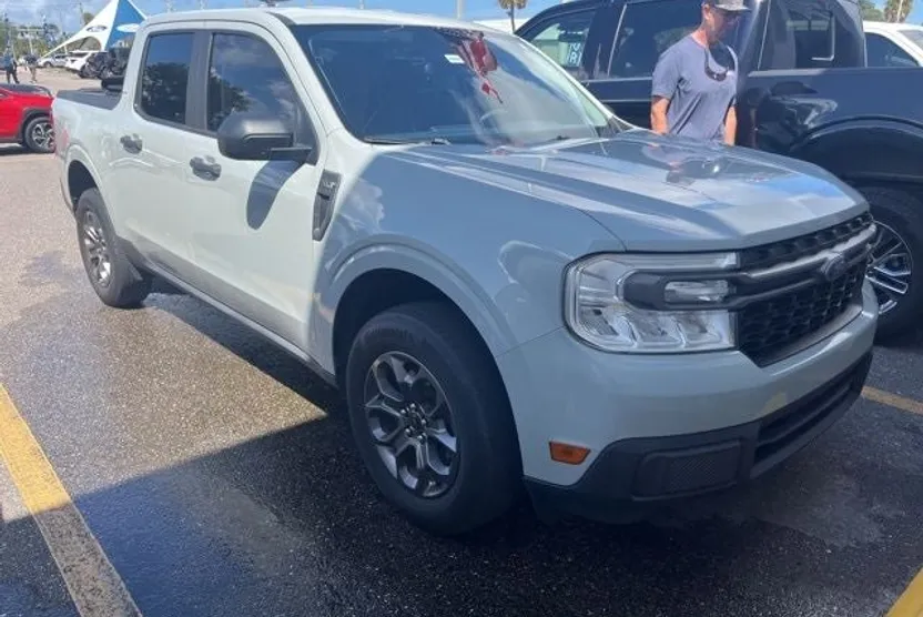 2022 Ford Maverick XLT photo 1