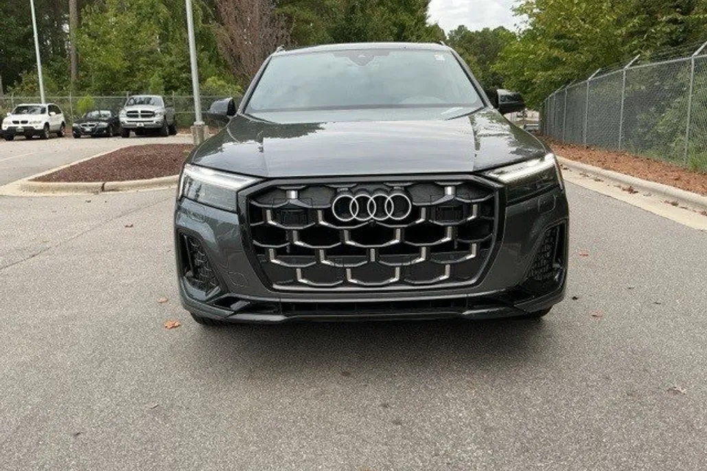2025 Audi SQ7 Premium Plus photo 1