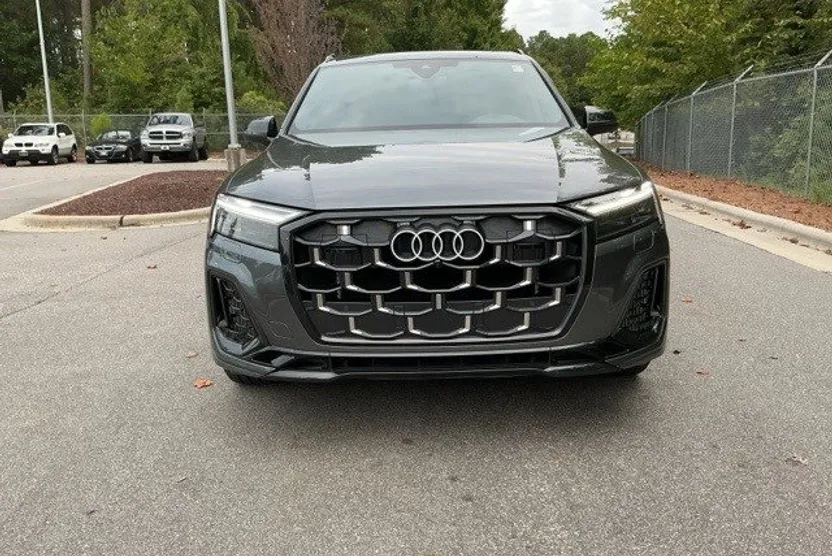 2025 Audi SQ7 Premium Plus photo 1