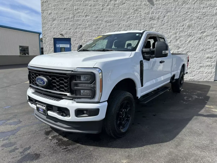 2023 Ford F-350 XL photo 1