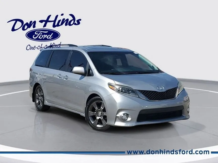 2016 Toyota Sienna SE photo 1