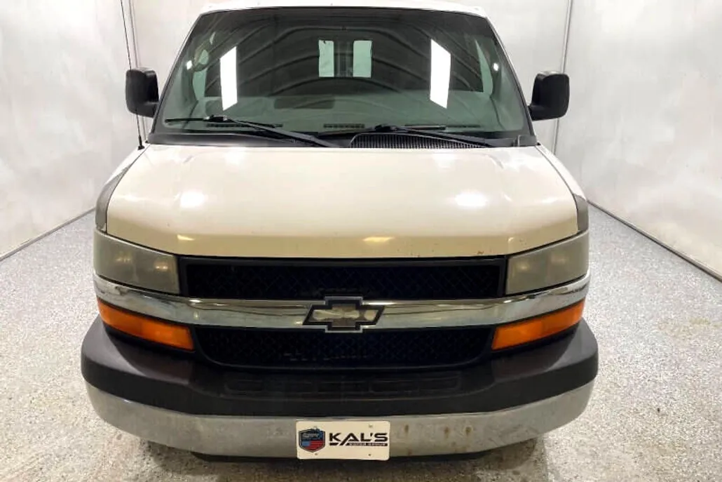 2006 Chevrolet Express 2500 Cargo Van photo 1