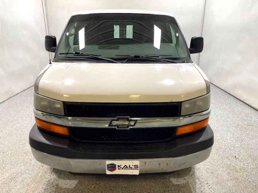2006 Chevrolet Express 2500 Cargo Van photo 1