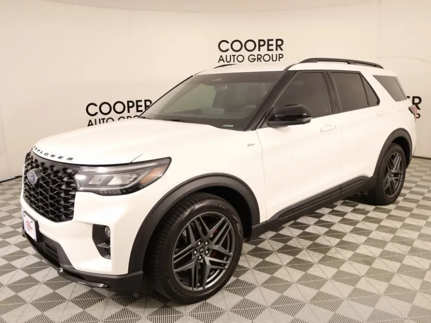 2025 Ford Explorer ST-Line photo 1