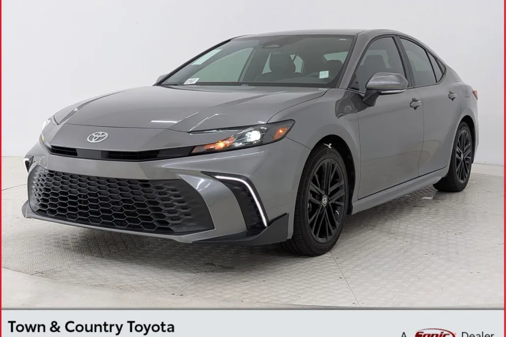 2025 Toyota Camry SE photo 1