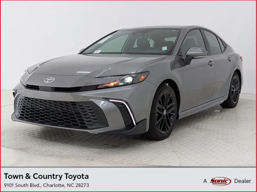 2025 Toyota Camry SE photo 1