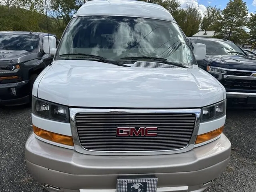 2023 Gmc Savana 2500 Cargo photo 1