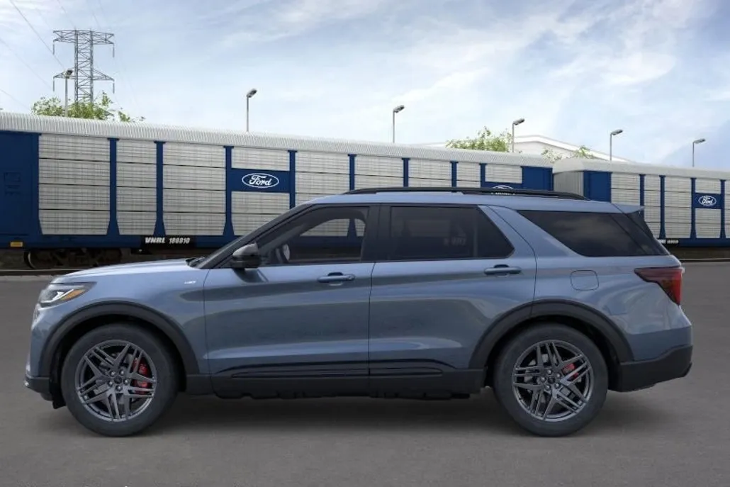 2025 Ford Explorer ST-Line photo 1