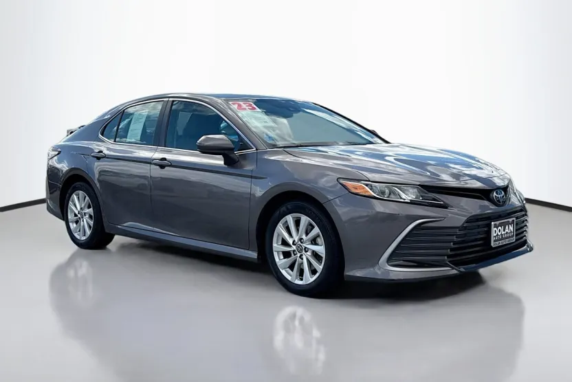 2023 Toyota Camry LE photo 1