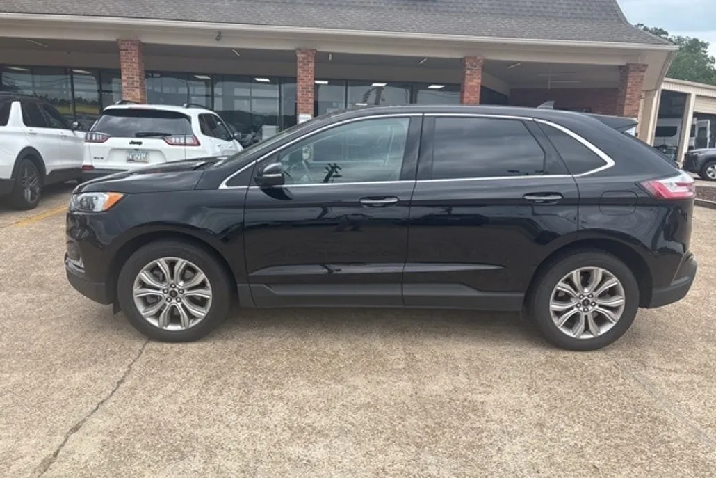2024 Ford Edge Titanium photo 1