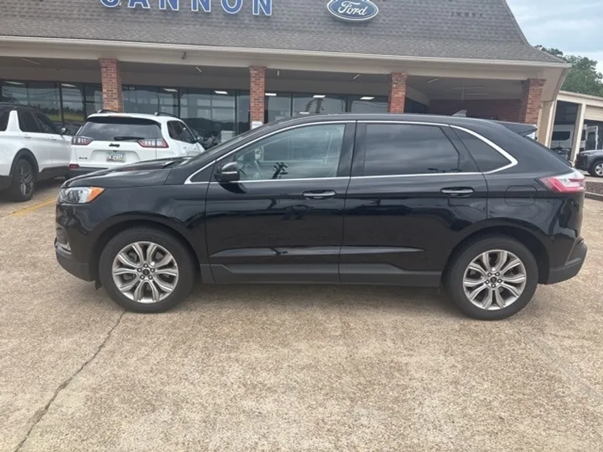 2024 Ford Edge Titanium photo 1
