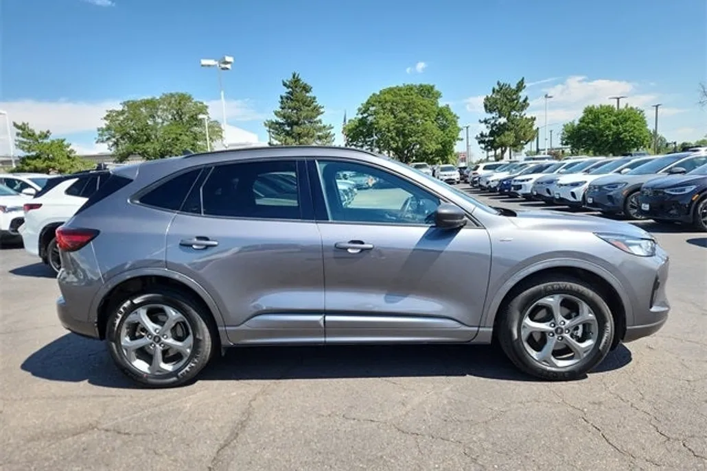 2023 Ford Escape ST-Line photo 1