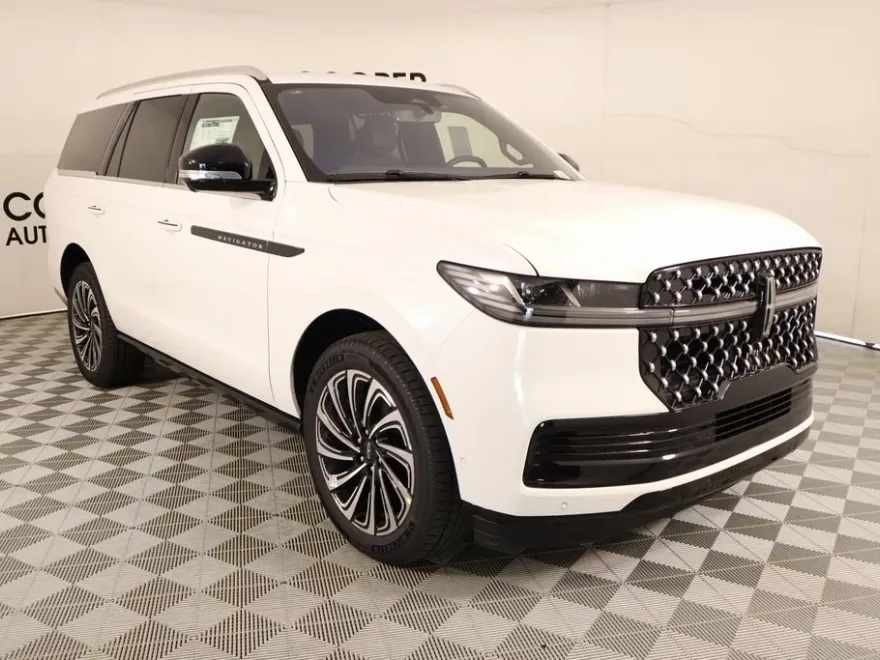 2025 Lincoln Navigator Black Label photo 1