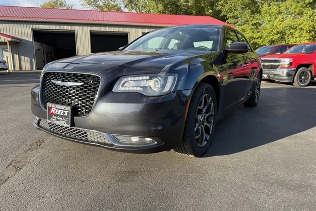 2016 Chrysler 300 S photo 1