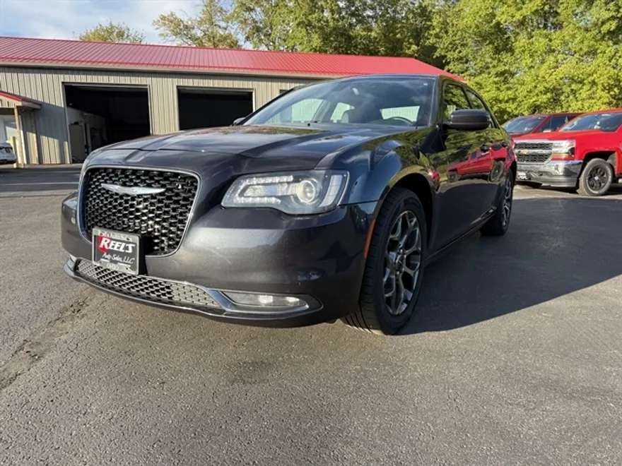 2016 Chrysler 300 S photo 1