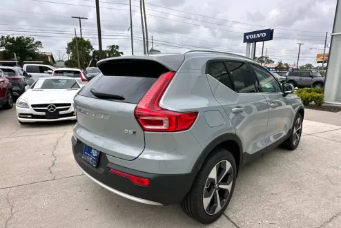 2025 Volvo XC40 Plus photo 3