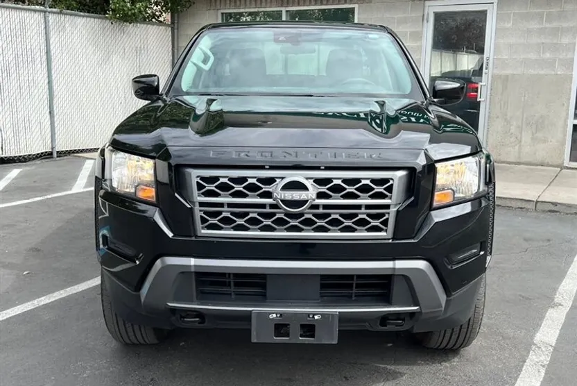 2023 Nissan Frontier SV photo 1