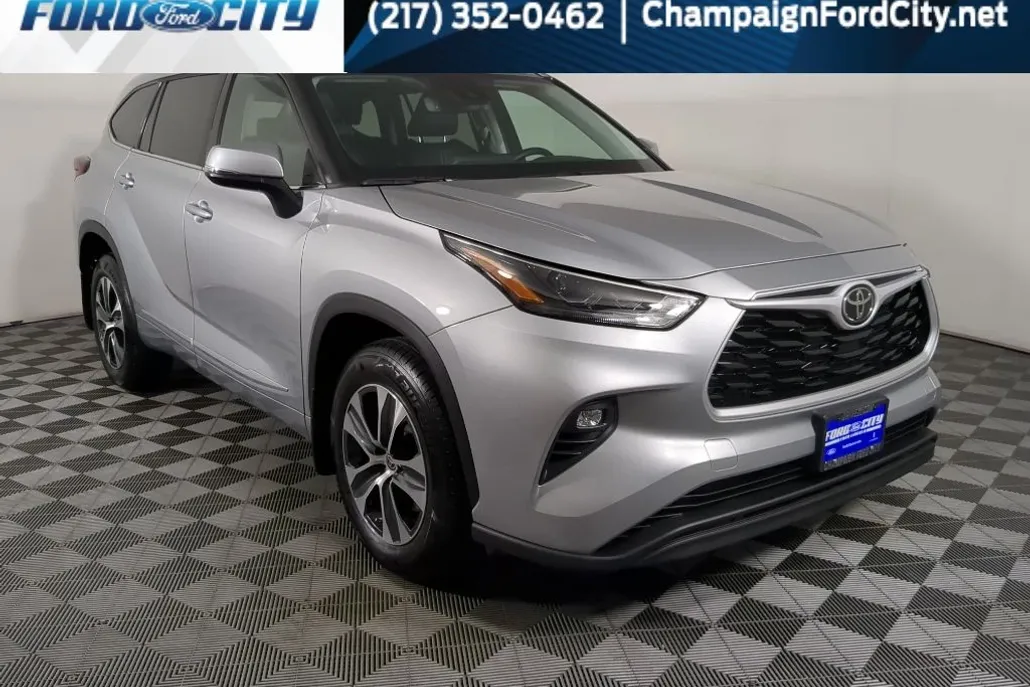 2022 Toyota Highlander XLE photo 1