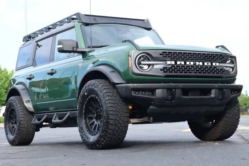 2023 Ford Bronco Base photo 1