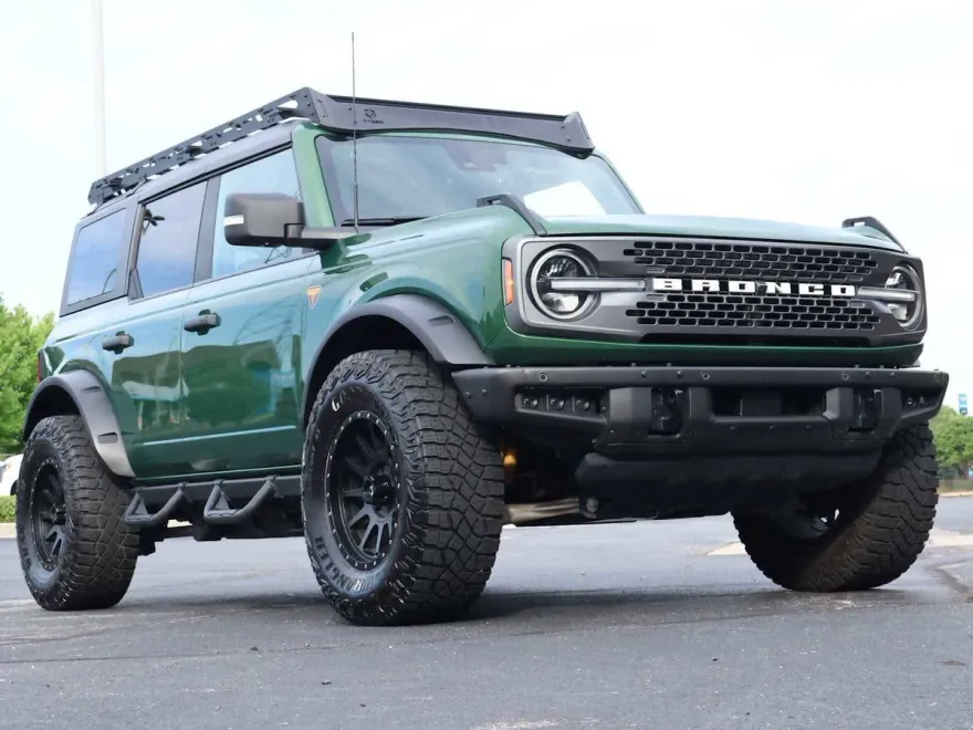2023 Ford Bronco Base photo 1