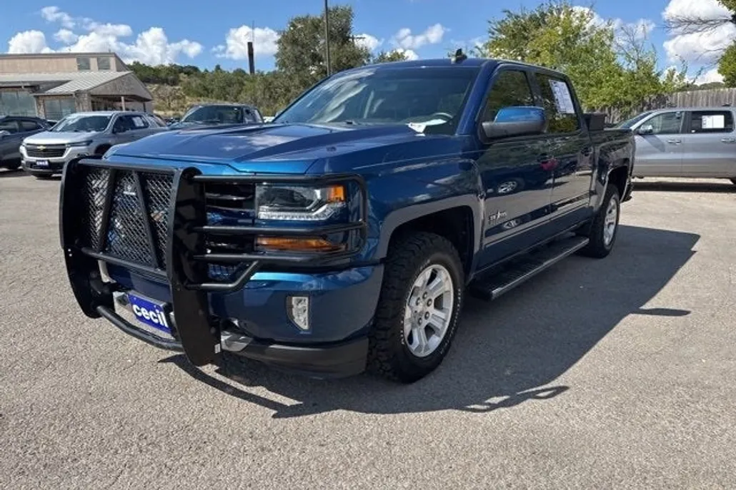 2017 Chevrolet Silverado 1500 LT photo 1