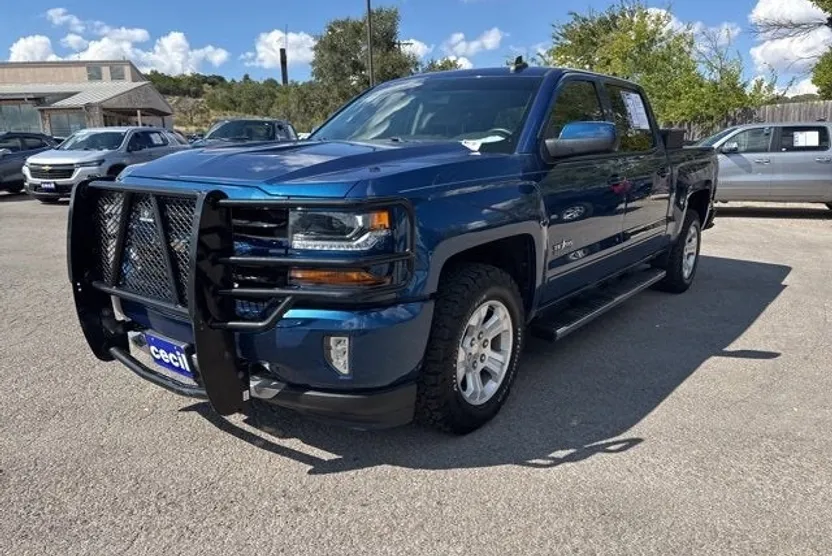 2017 Chevrolet Silverado 1500 LT photo 1